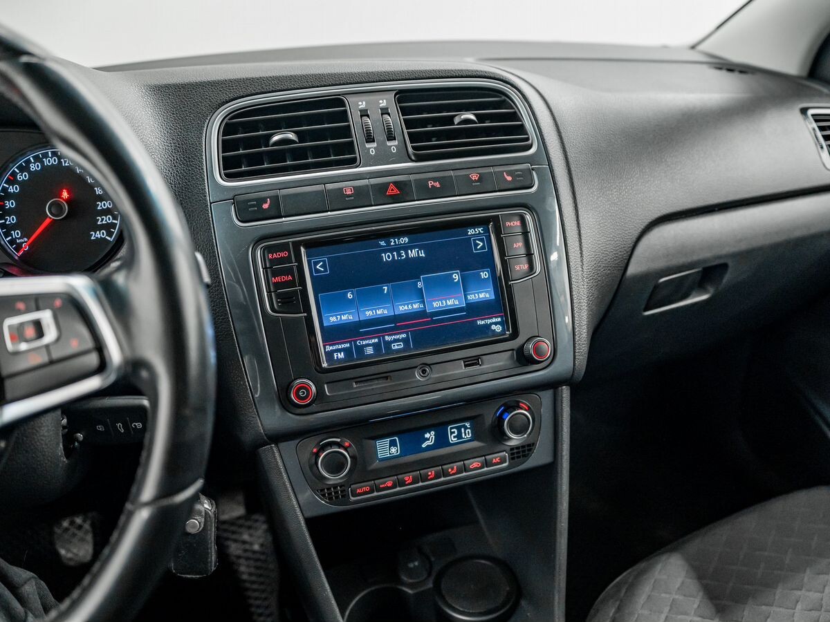 Volkswagen Polo 2020 - фото автомобиля