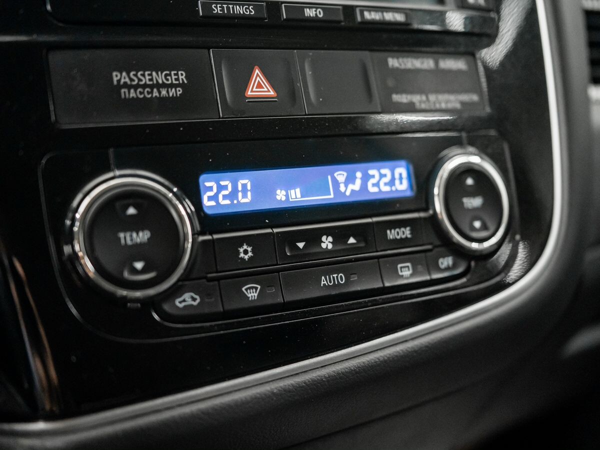 Mitsubishi Outlander 2012 - фото автомобиля