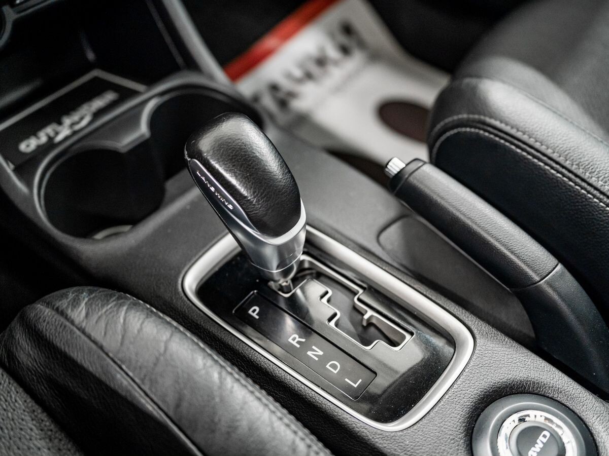 Mitsubishi Outlander 2012 - фото автомобиля