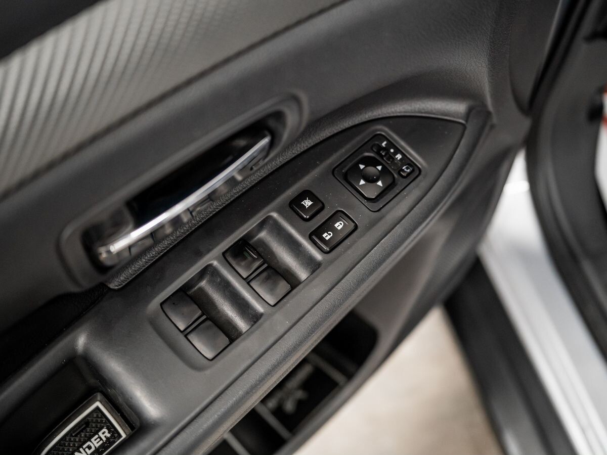 Mitsubishi Outlander 2012 - фото автомобиля