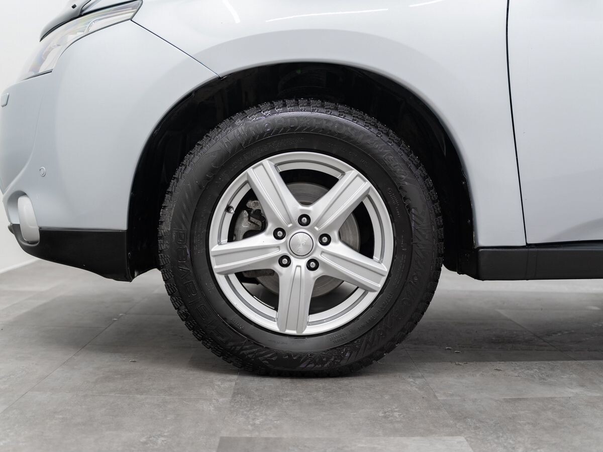 Mitsubishi Outlander 2012 - фото автомобиля