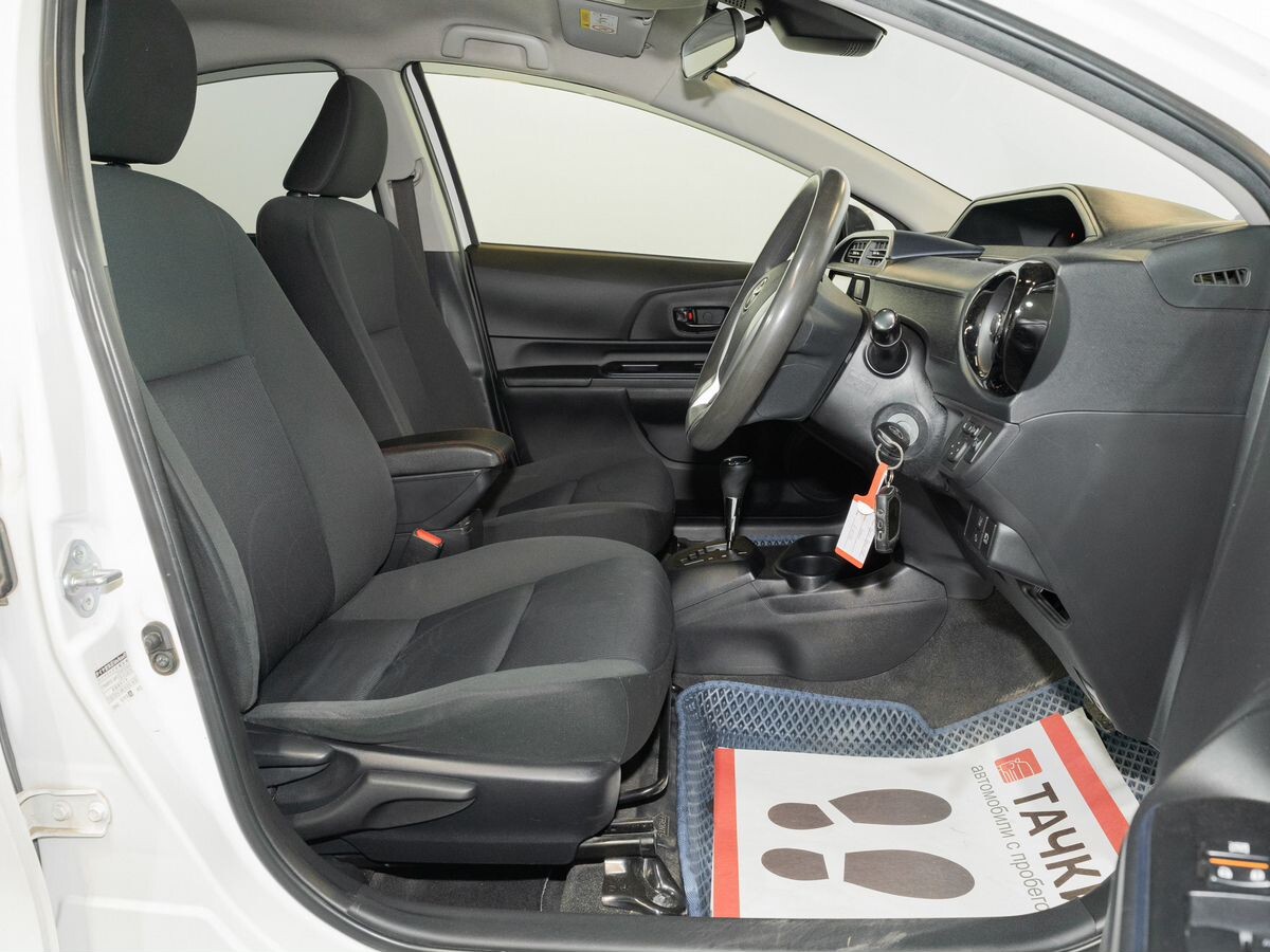 Toyota Aqua 2016 - фото автомобиля