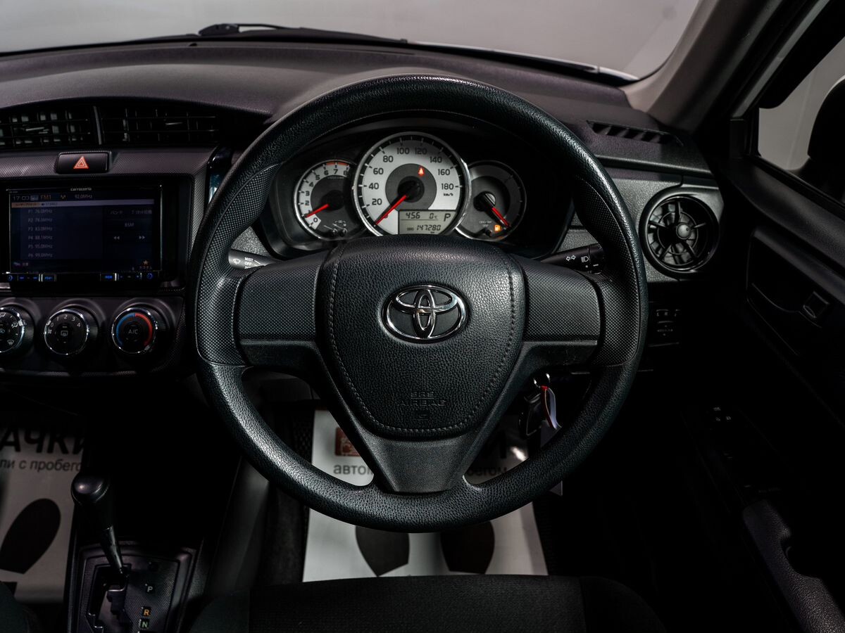 Toyota Corolla 2017 - фото автомобиля