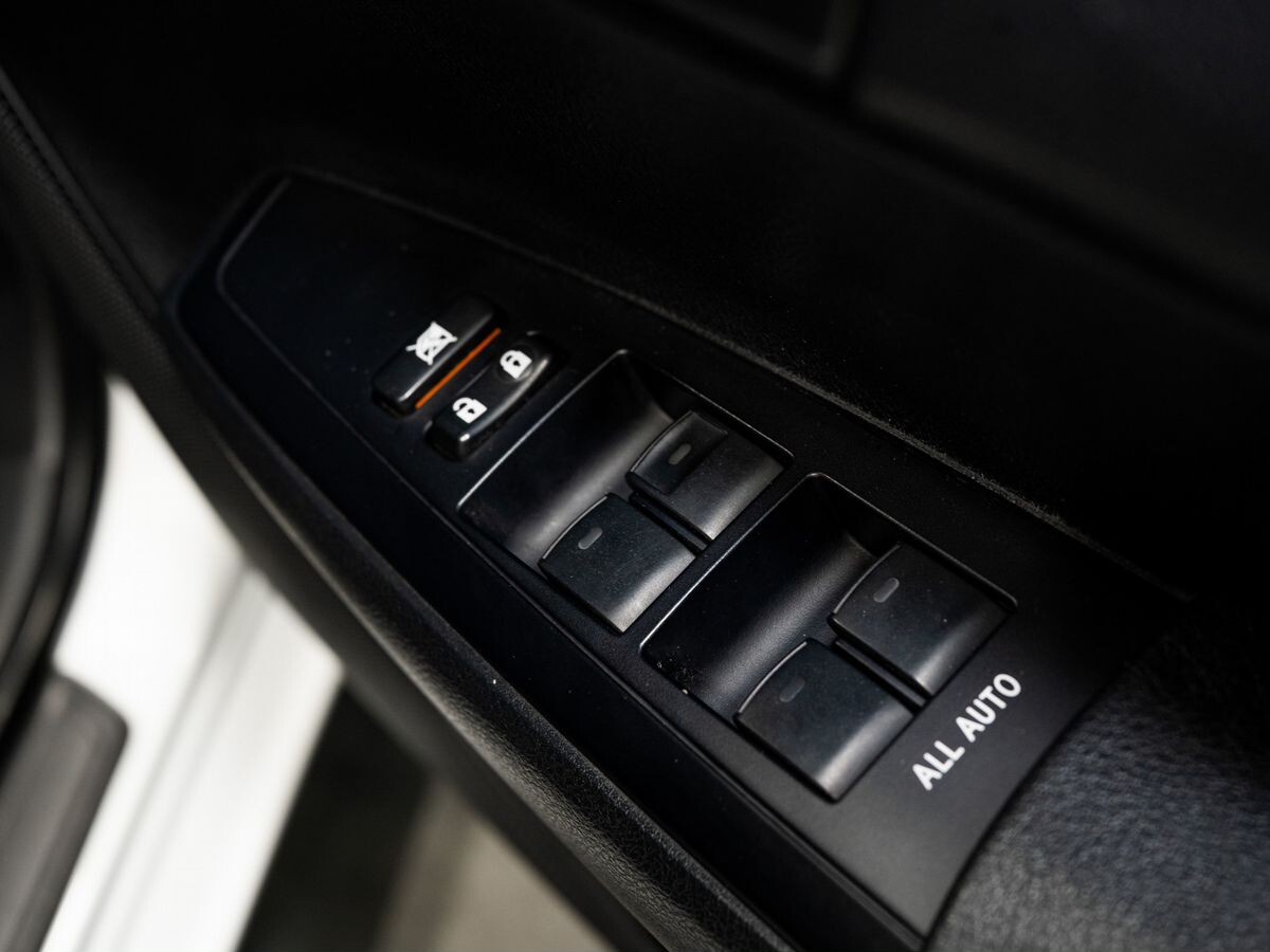 Toyota Corolla 2017 - фото автомобиля