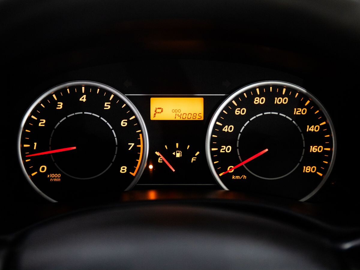 Toyota Wish 2012 - фото автомобиля