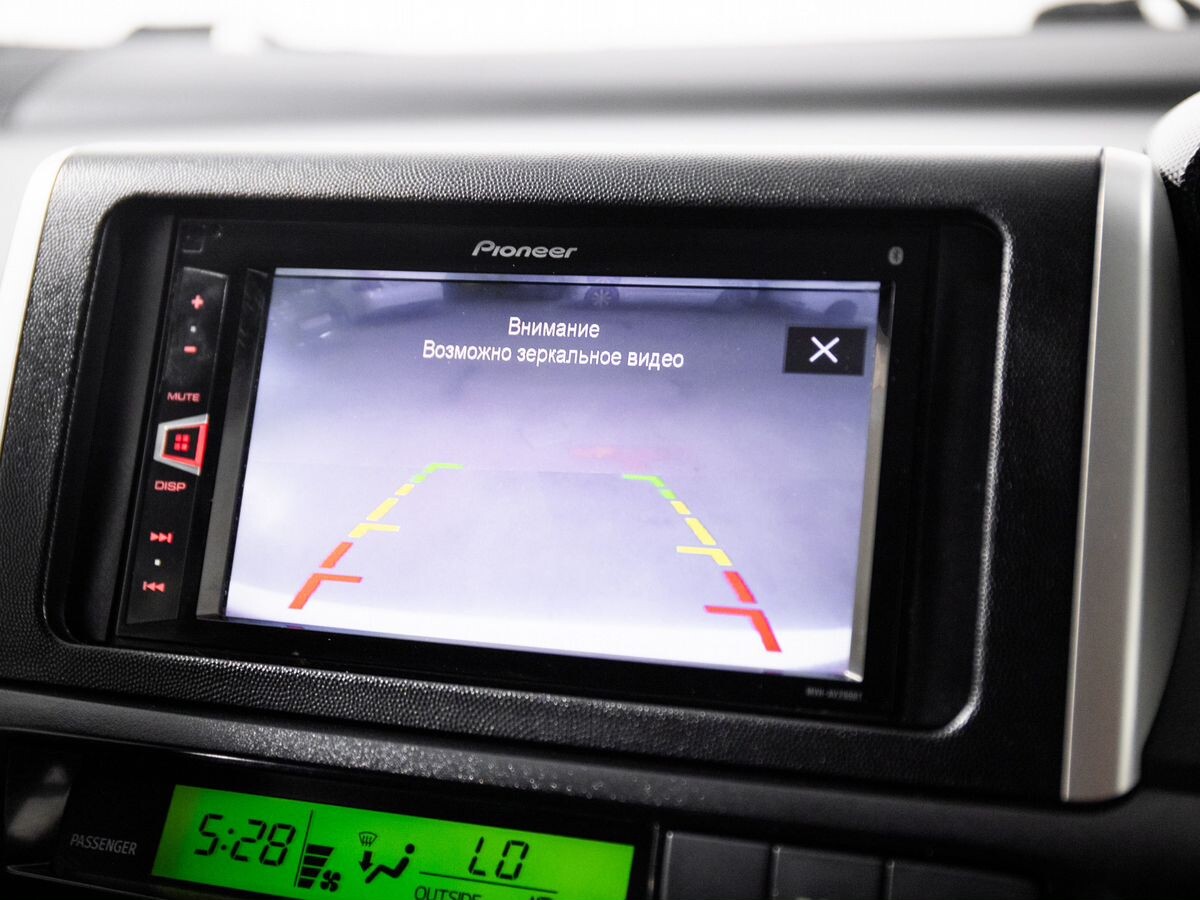 Toyota Wish 2012 - фото автомобиля