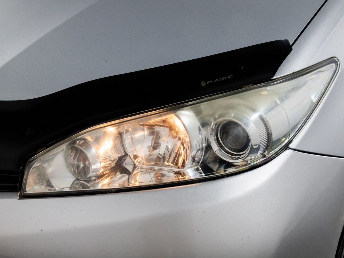 Toyota Wish 2012 - фото автомобиля