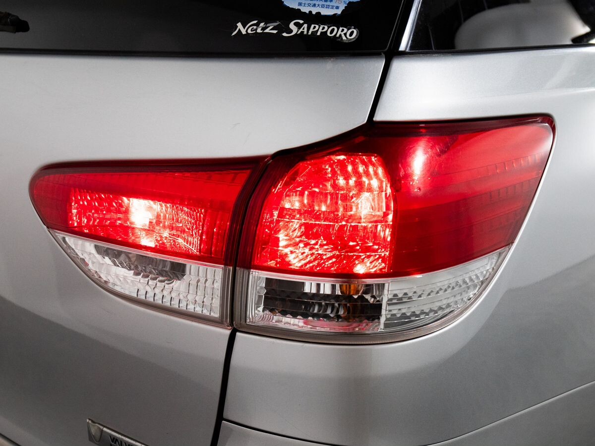 Toyota Wish 2012 - фото автомобиля