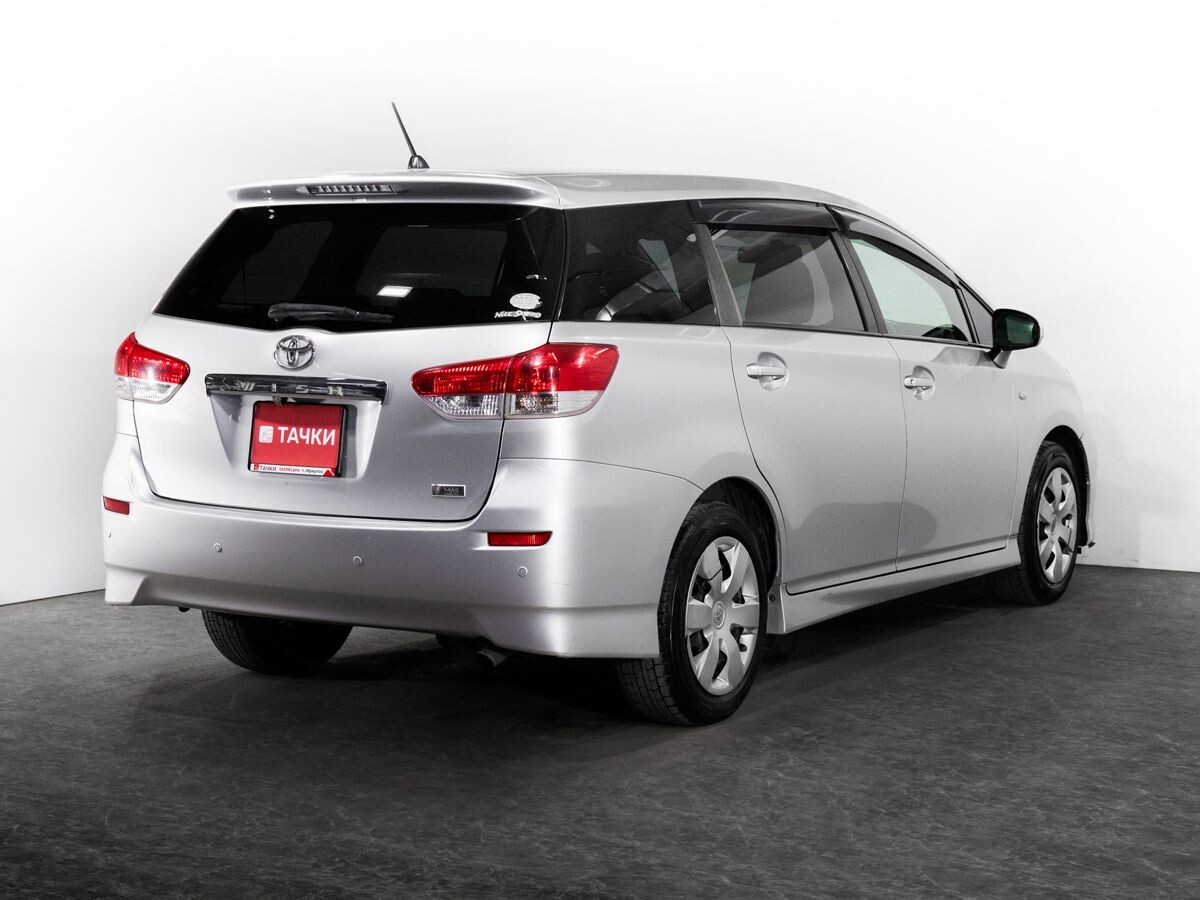 Toyota Wish 2012 - фото автомобиля