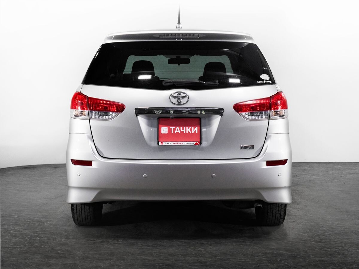 Toyota Wish 2012 - фото автомобиля