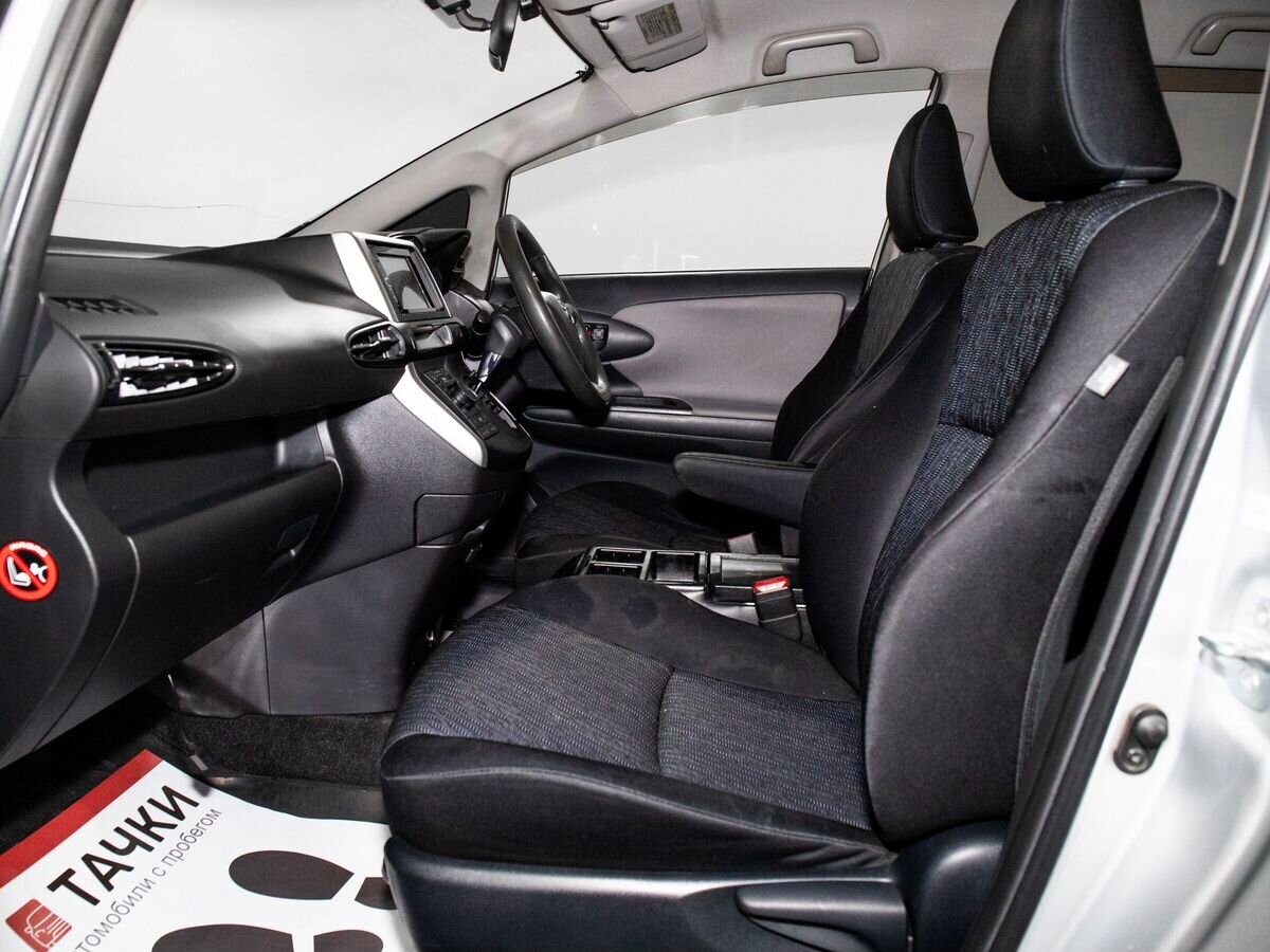 Toyota Wish 2012 - фото автомобиля