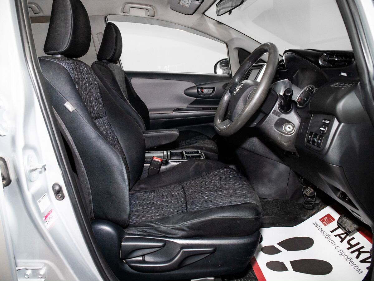 Toyota Wish 2012 - фото автомобиля