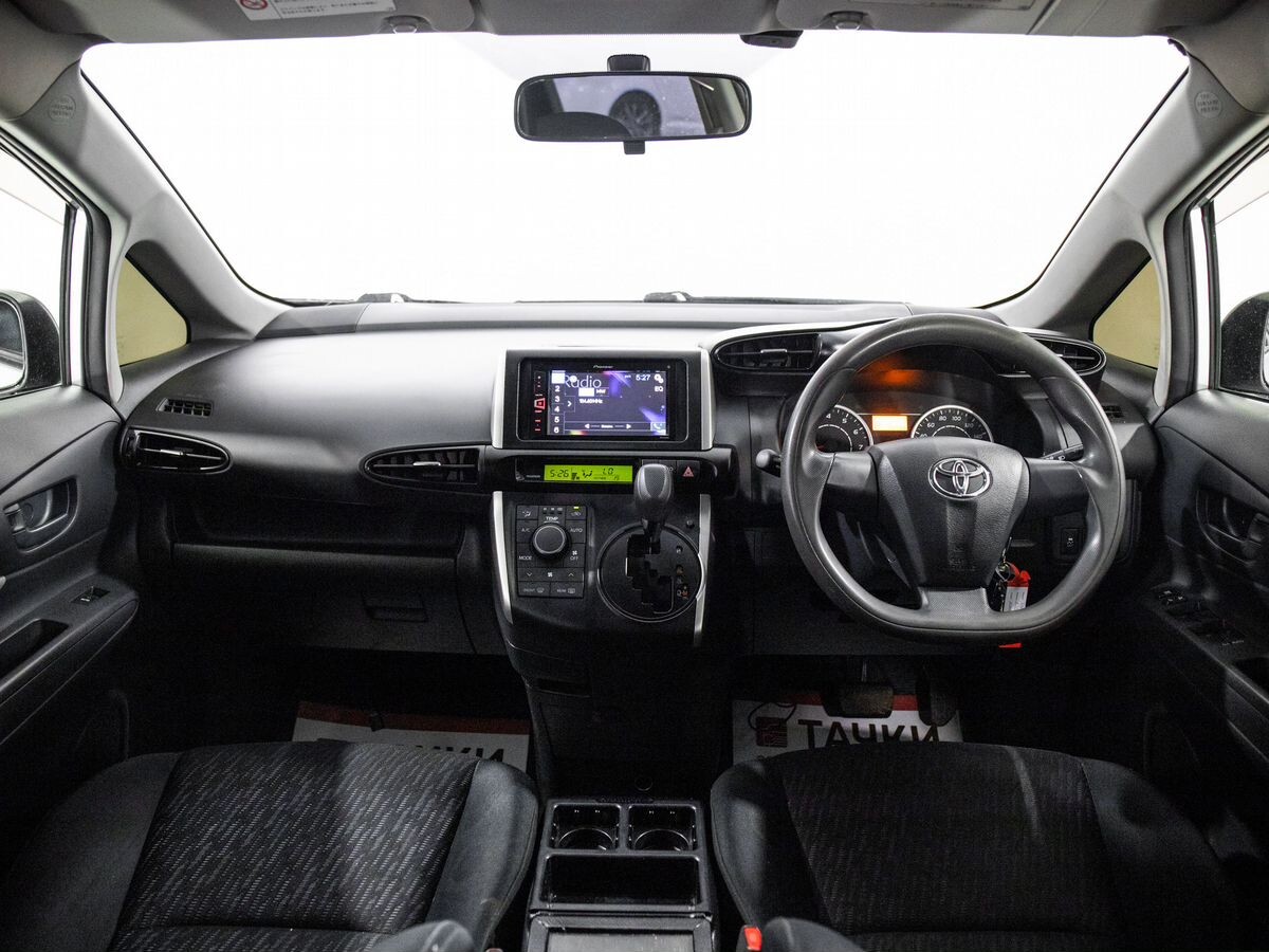 Toyota Wish 2012 - фото автомобиля