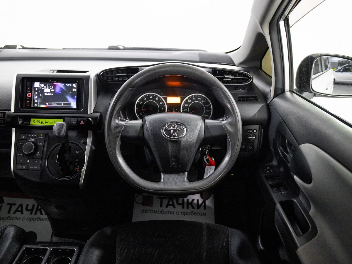 Toyota Wish 2012 - фото автомобиля