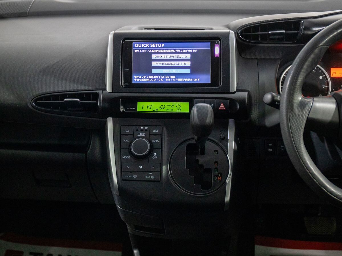 Toyota Wish 2013 - фото автомобиля