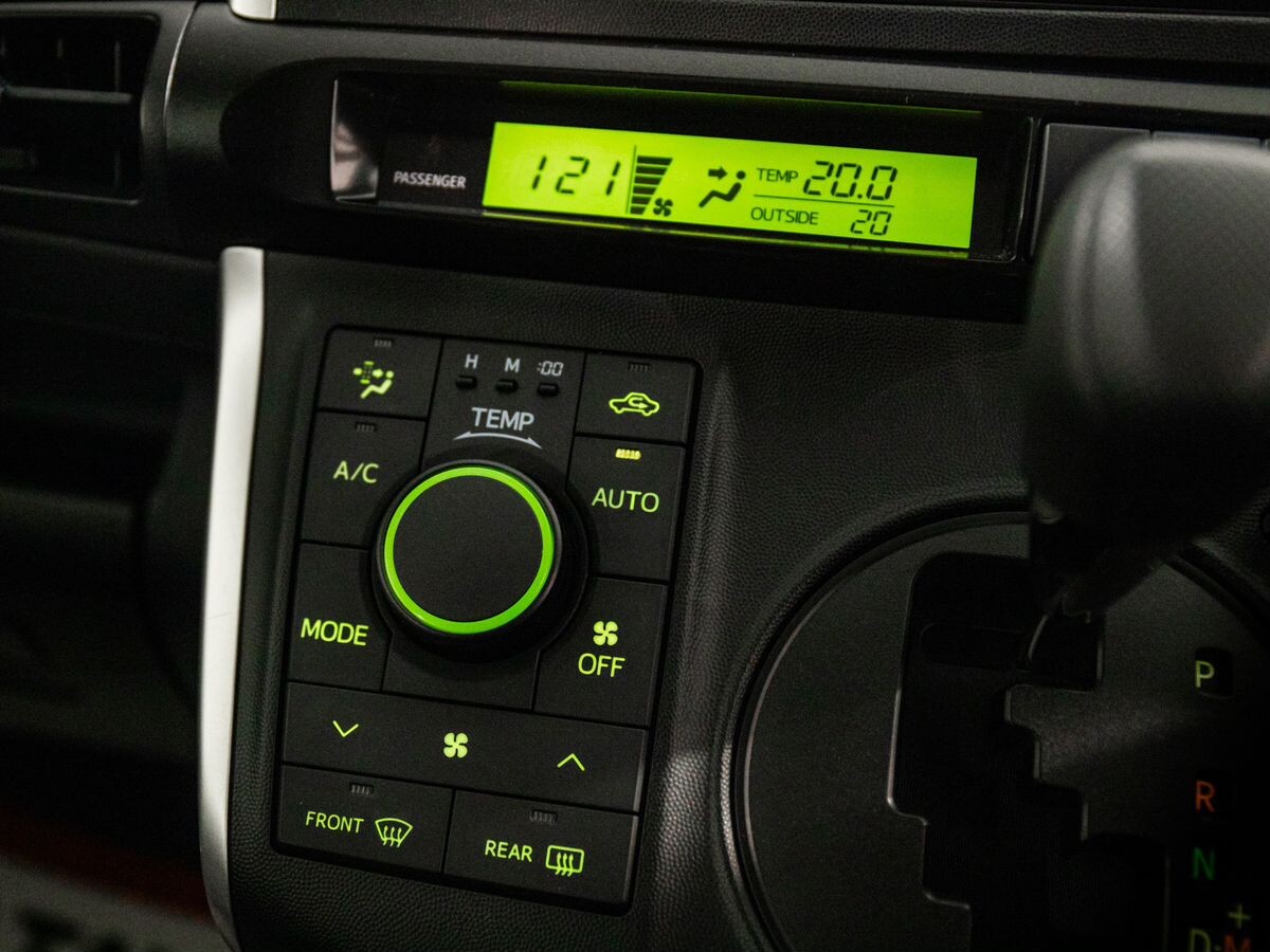 Toyota Wish 2013 - фото автомобиля