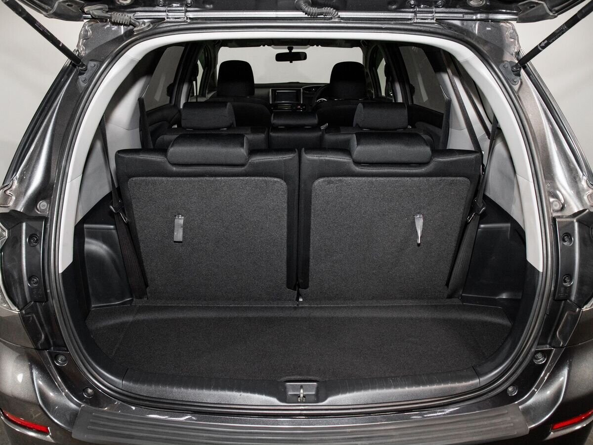 Toyota Wish 2013 - фото автомобиля