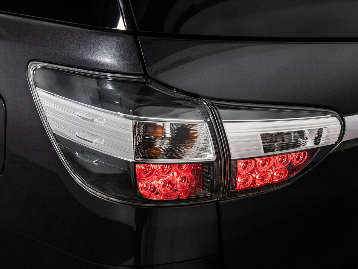 Toyota Wish 2013 - фото автомобиля