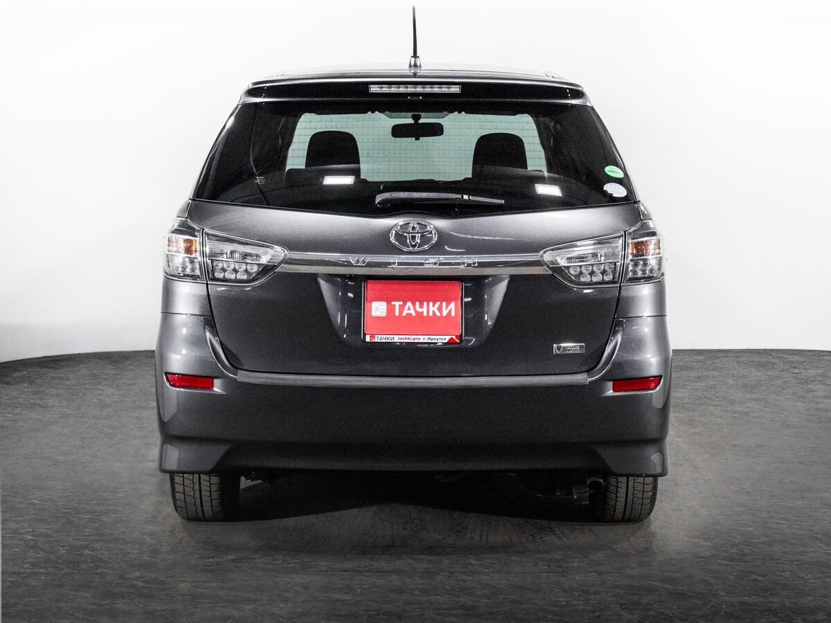 Toyota Wish 2013 - фото автомобиля