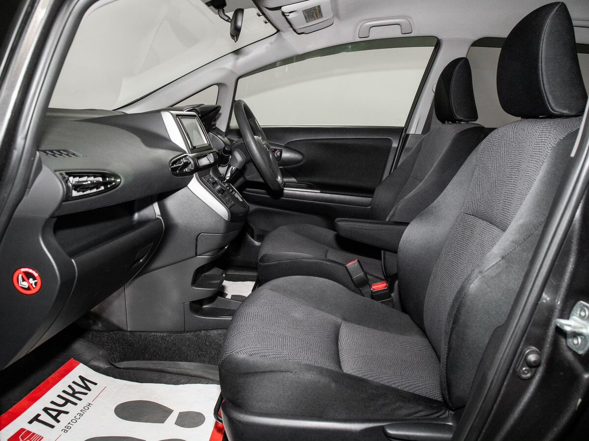 Toyota Wish 2013 - фото автомобиля