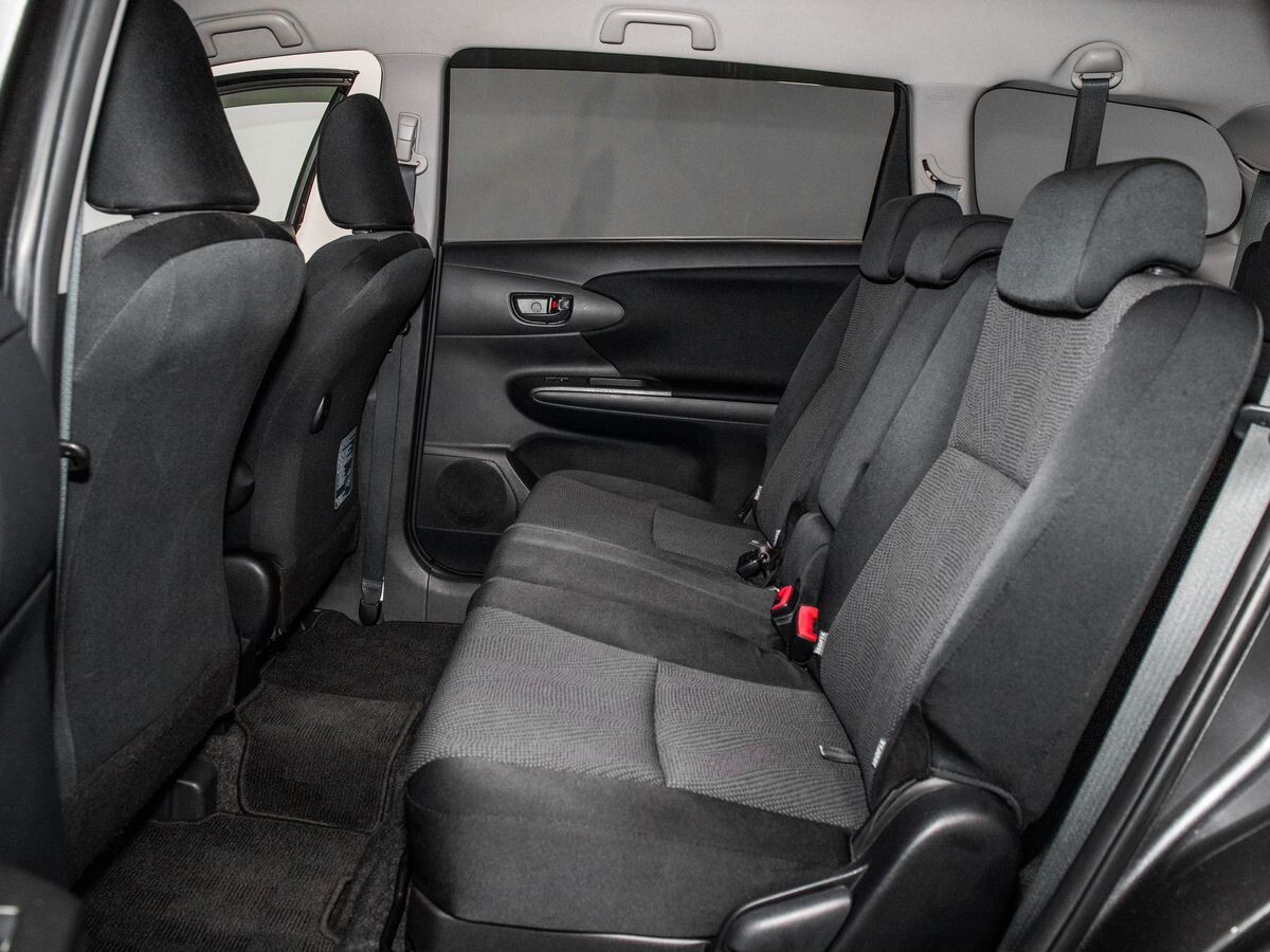 Toyota Wish 2013 - фото автомобиля