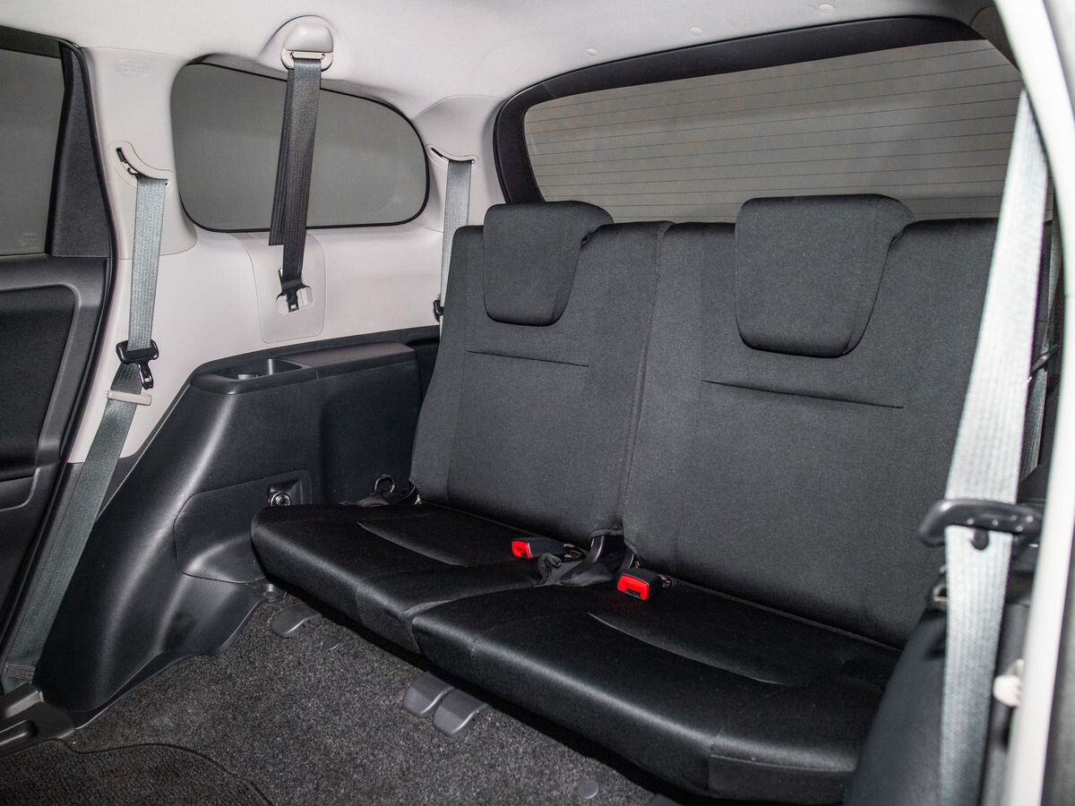 Toyota Wish 2013 - фото автомобиля