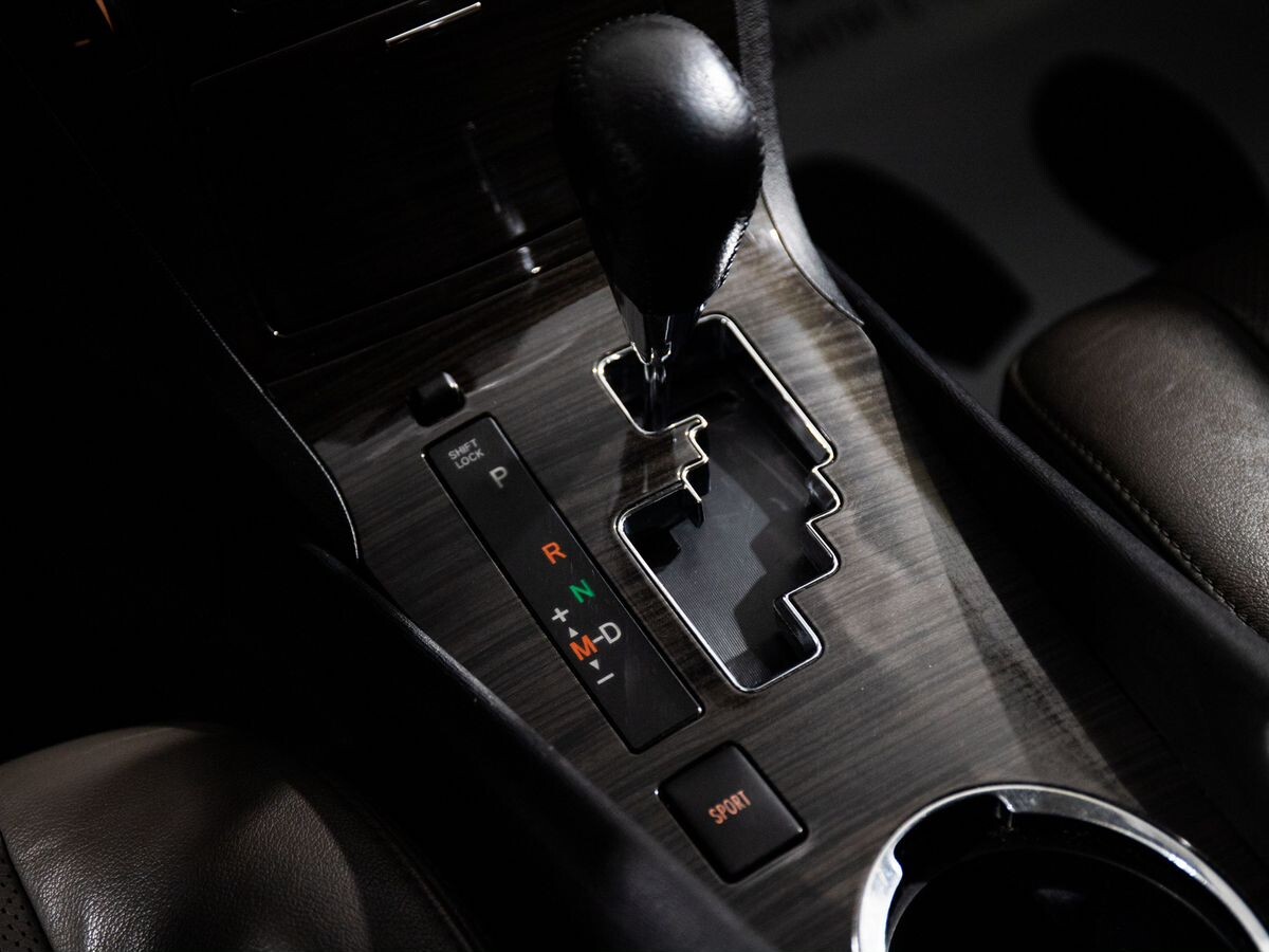 Toyota Avensis 2012 - фото автомобиля