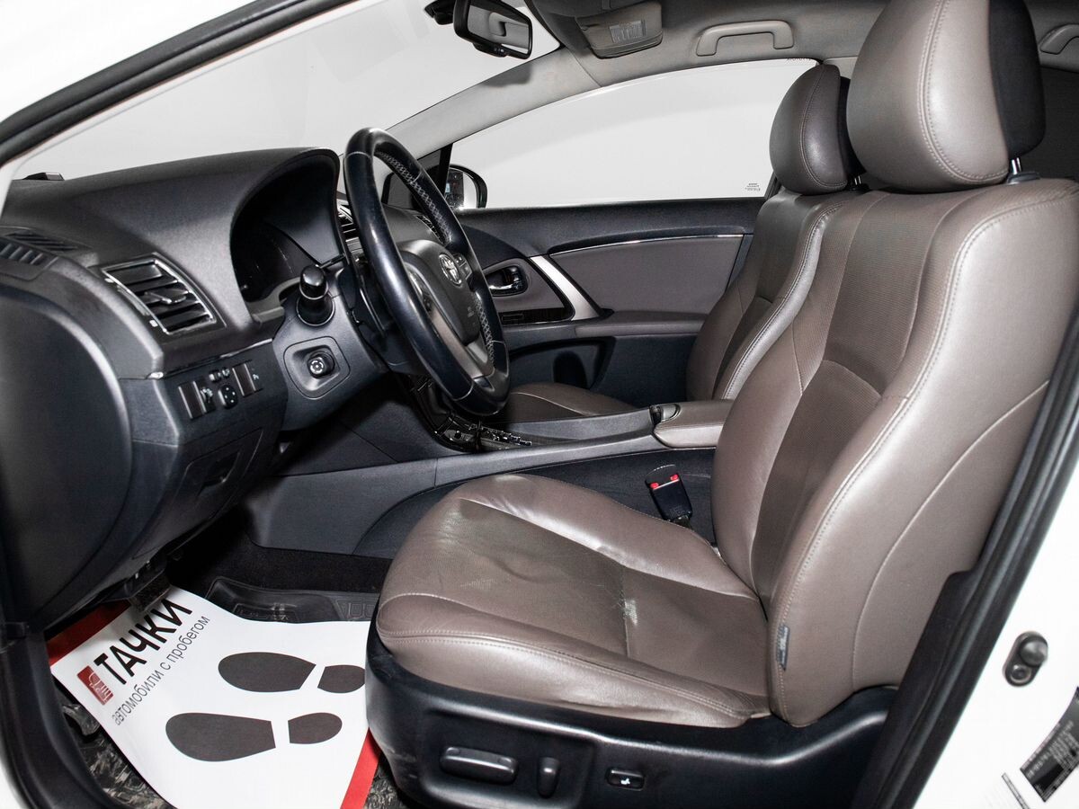 Toyota Avensis 2012 - фото автомобиля