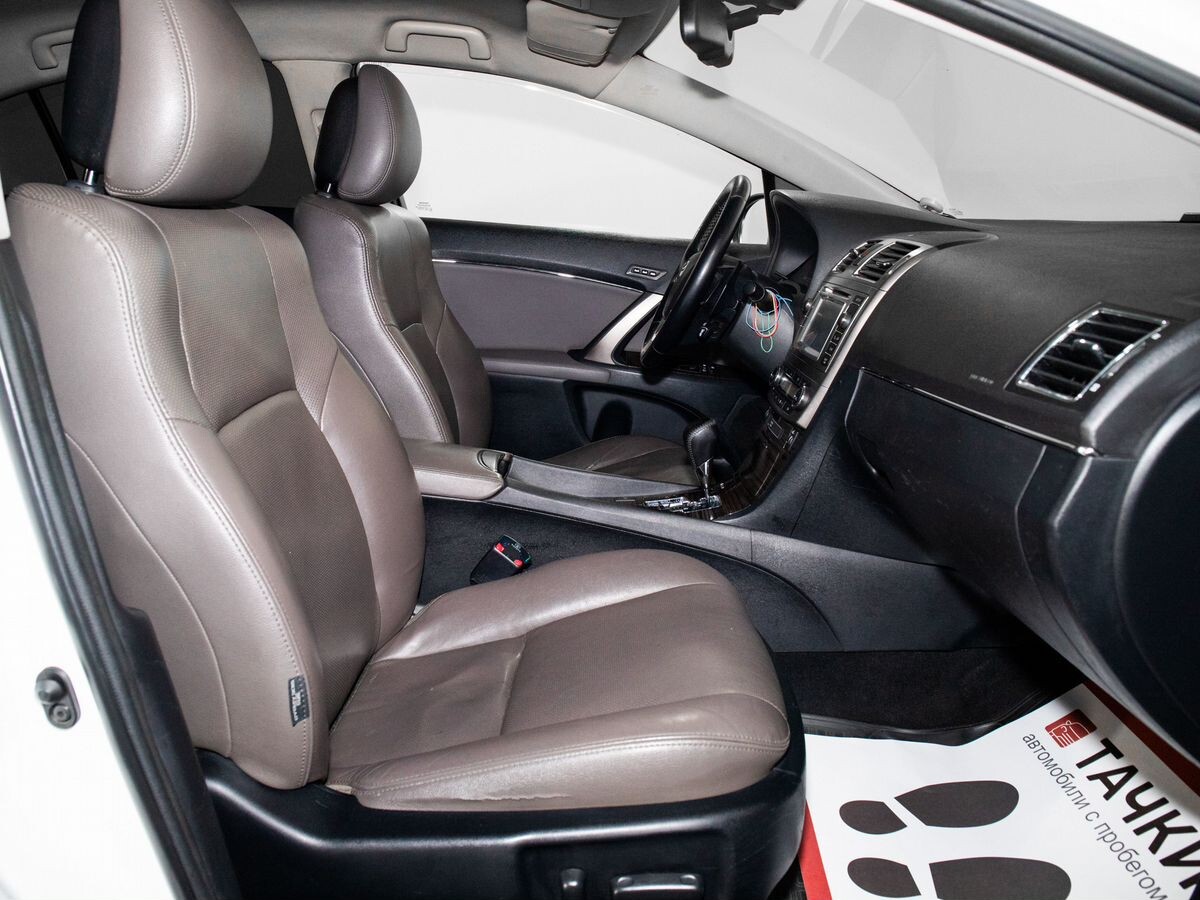 Toyota Avensis 2012 - фото автомобиля