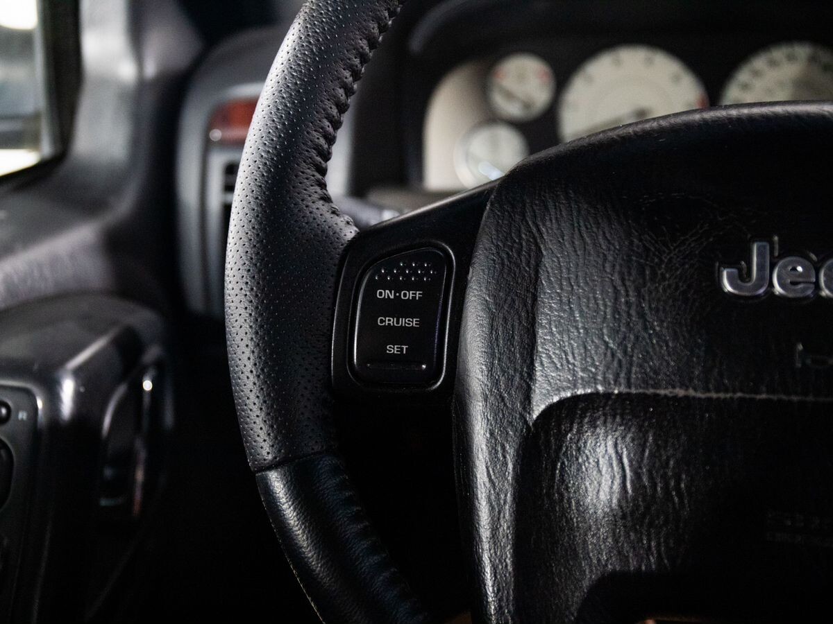 Jeep Grand Cherokee 2004 - фото автомобиля