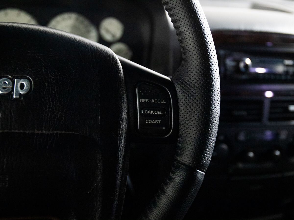 Jeep Grand Cherokee 2004 - фото автомобиля