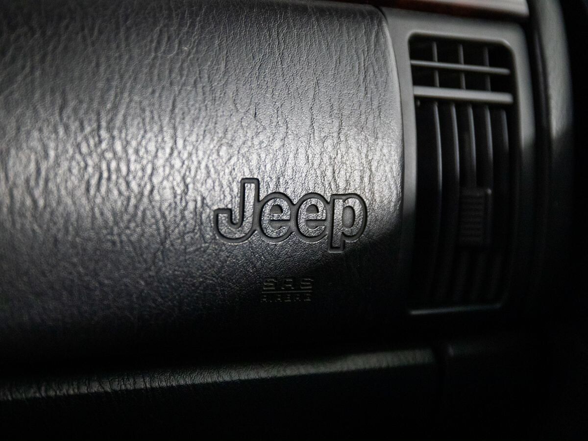 Jeep Grand Cherokee 2004 - фото автомобиля