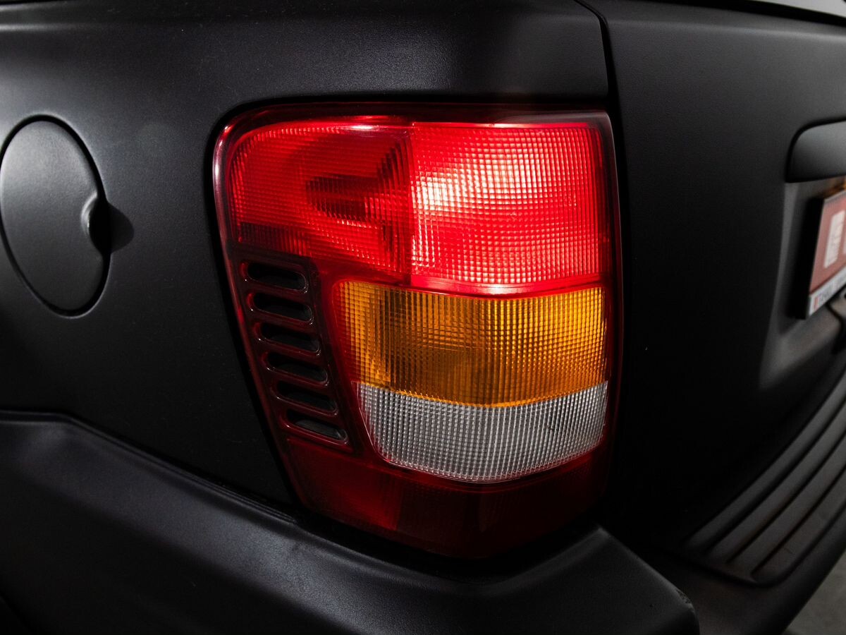 Jeep Grand Cherokee 2004 - фото автомобиля