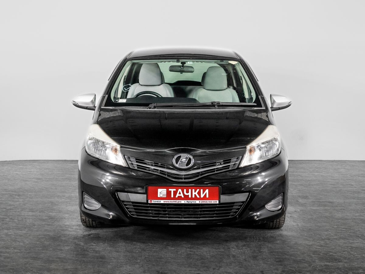 Toyota Vitz 2011 - фото автомобиля