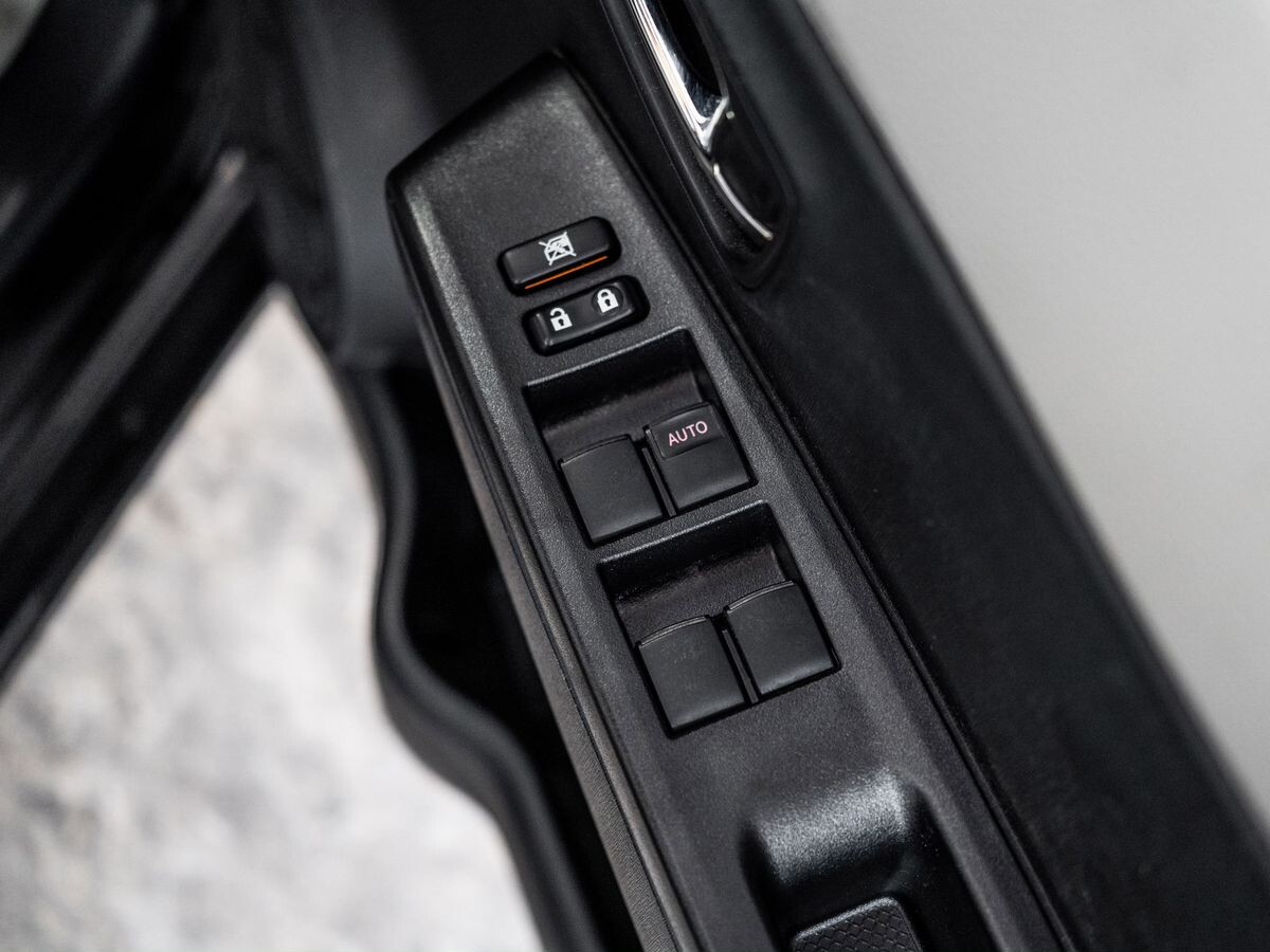 Toyota Vitz 2011 - фото автомобиля