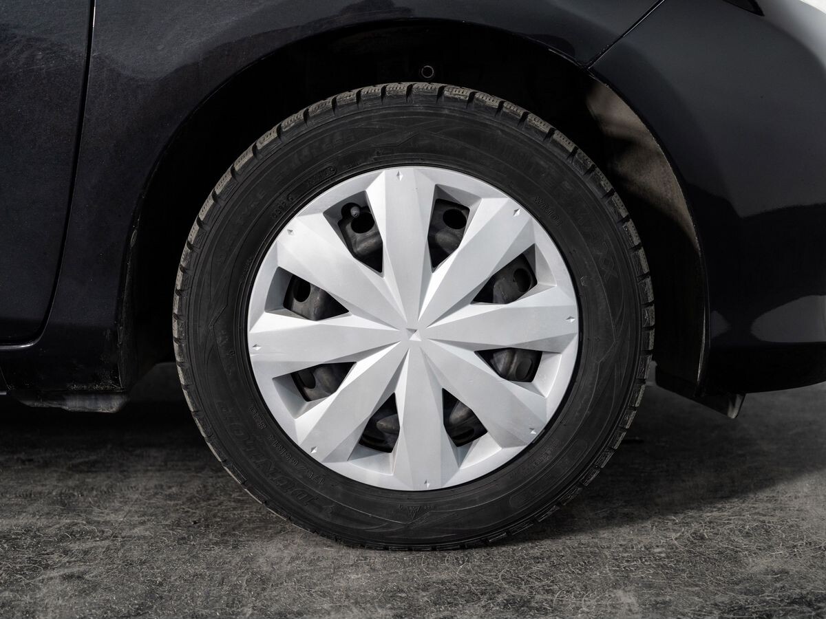 Toyota Vitz 2011 - фото автомобиля