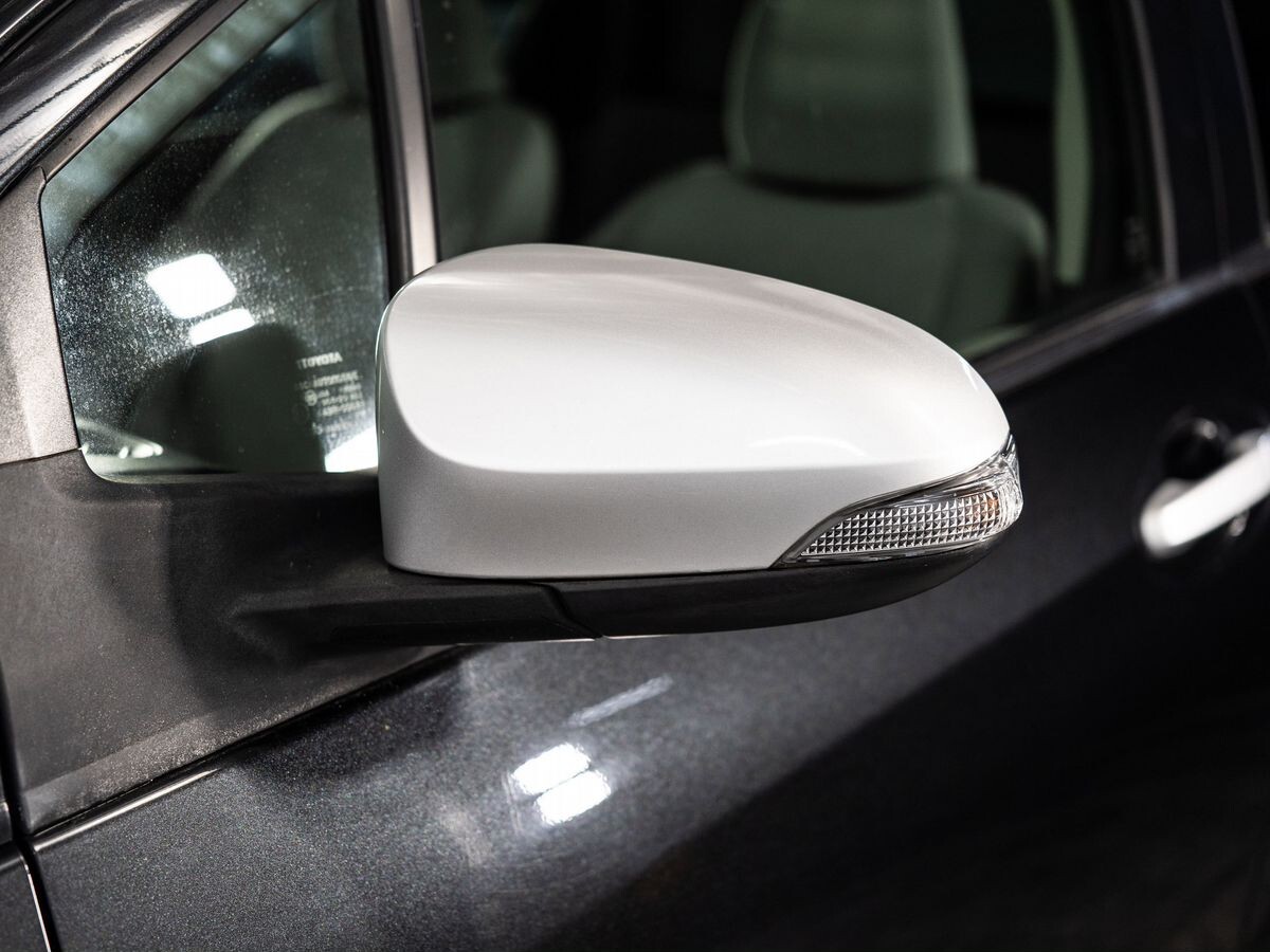 Toyota Vitz 2011 - фото автомобиля