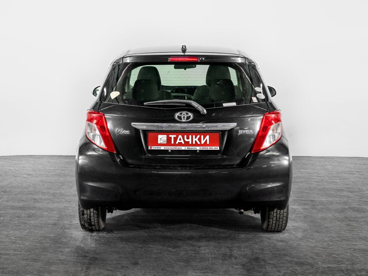 Toyota Vitz 2011 - фото автомобиля