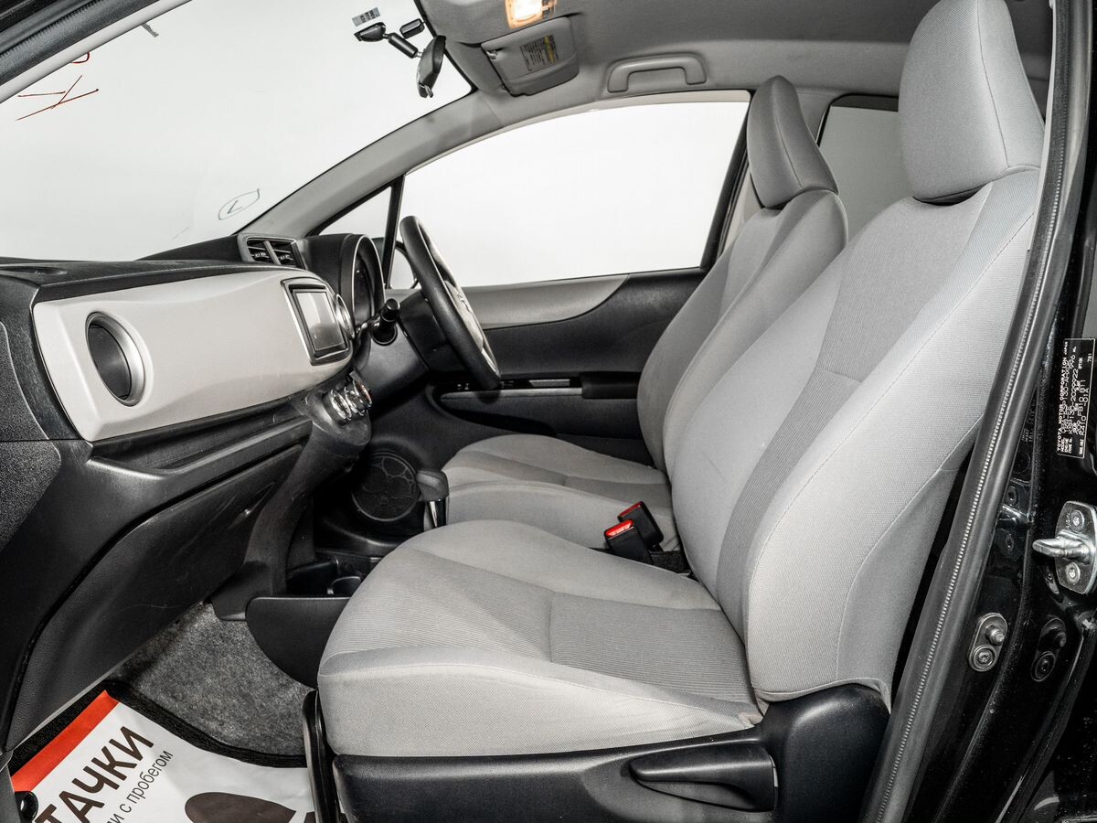 Toyota Vitz 2011 - фото автомобиля