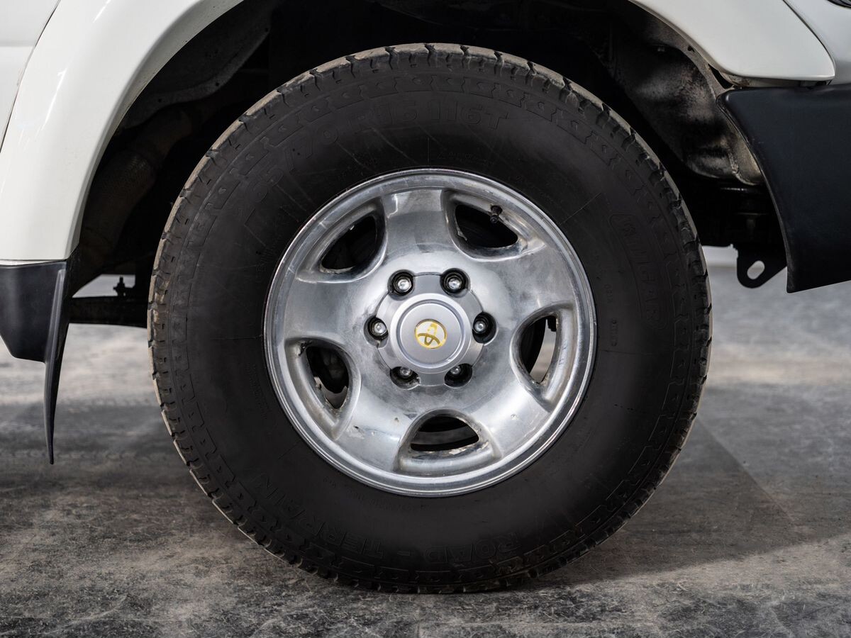 Toyota Land Cruiser 1997 - фото автомобиля