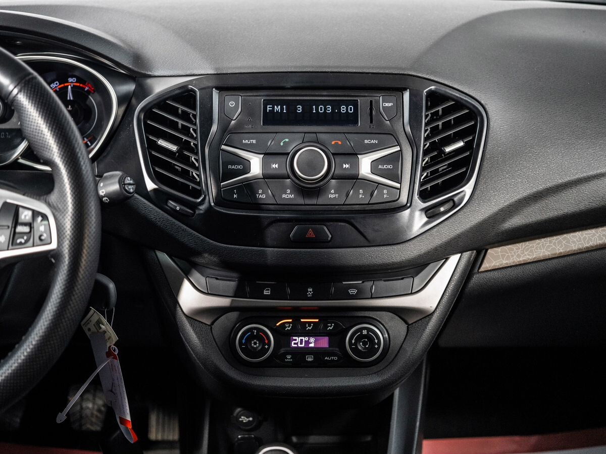 Lada (ВАЗ) Vesta 2018 - фото автомобиля