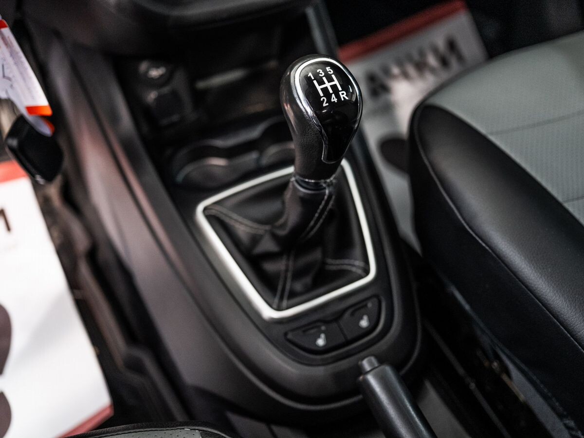 Lada (ВАЗ) Vesta 2018 - фото автомобиля