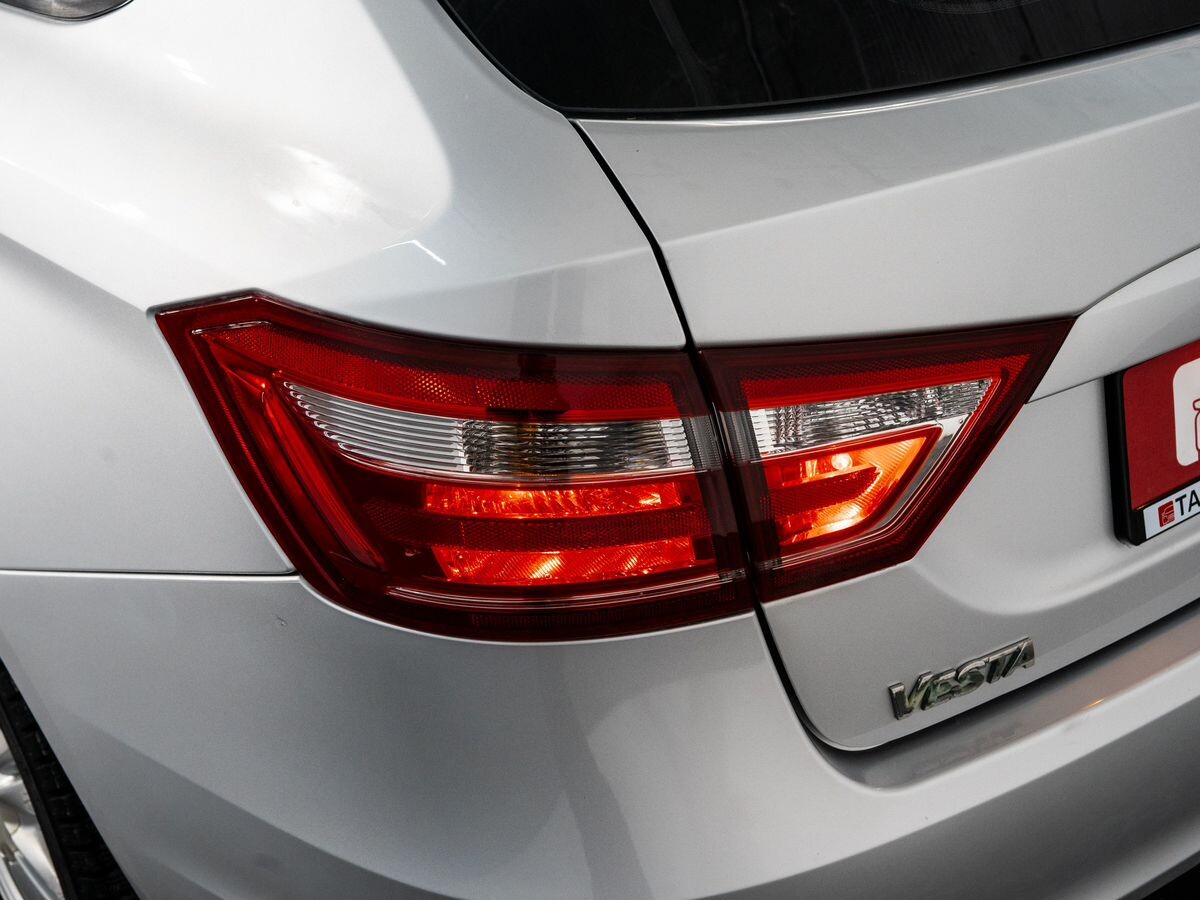 Lada (ВАЗ) Vesta 2018 - фото автомобиля