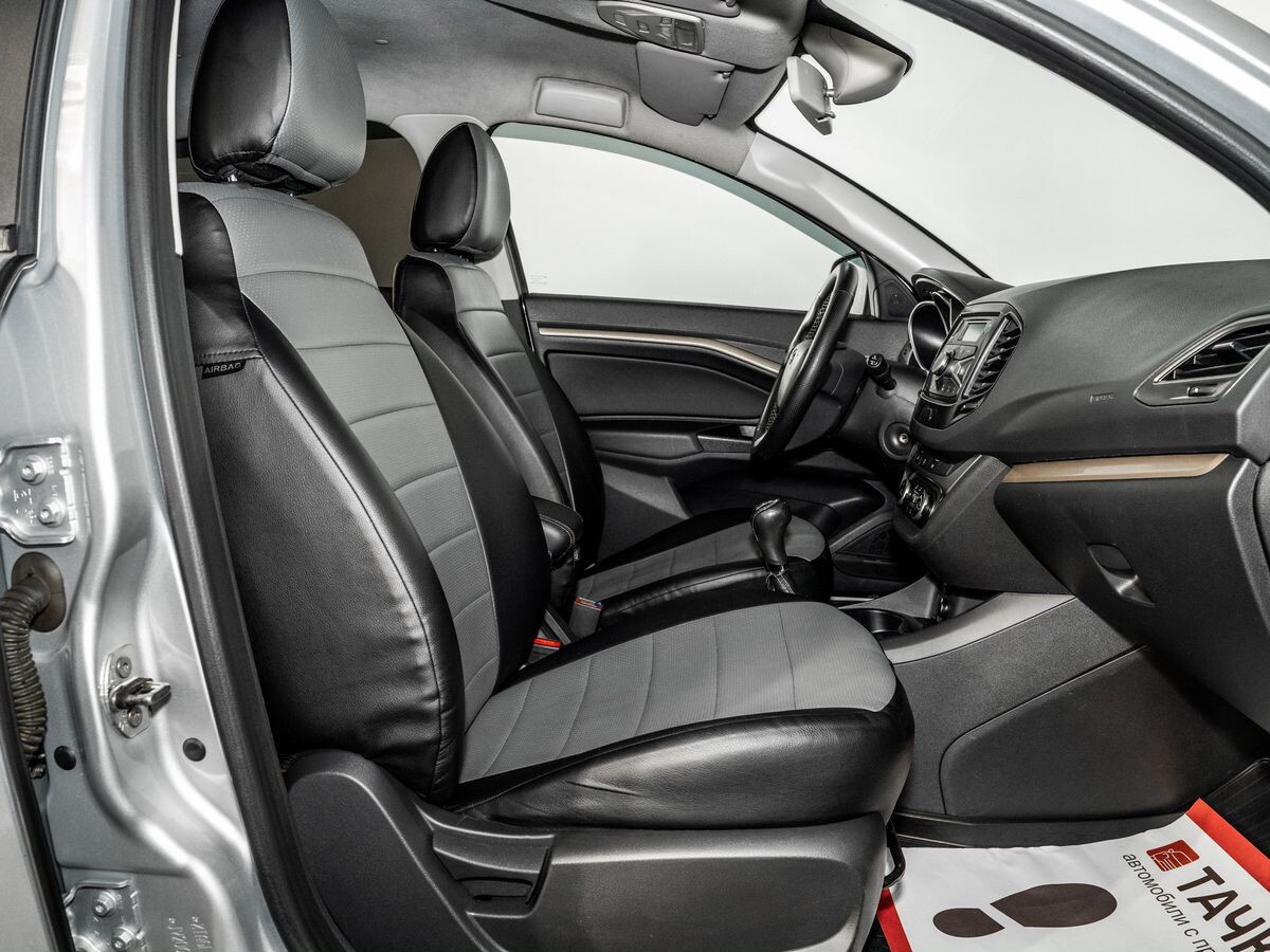 Lada (ВАЗ) Vesta 2018 - фото автомобиля