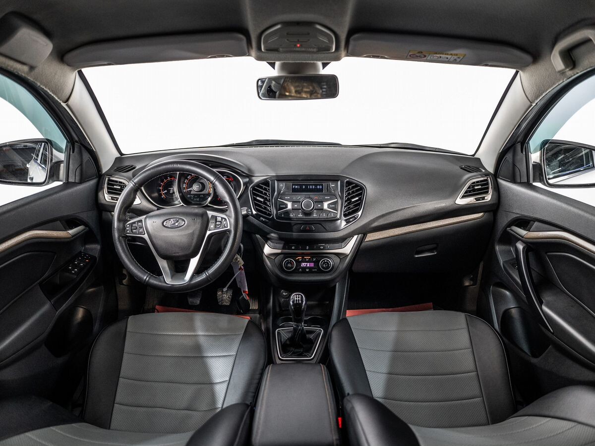 Lada (ВАЗ) Vesta 2018 - фото автомобиля