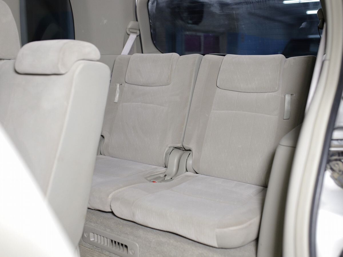 Toyota ISis 2010 - фото автомобиля