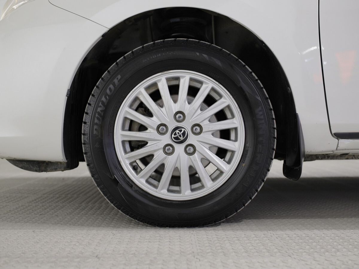 Toyota ISis 2010 - фото автомобиля