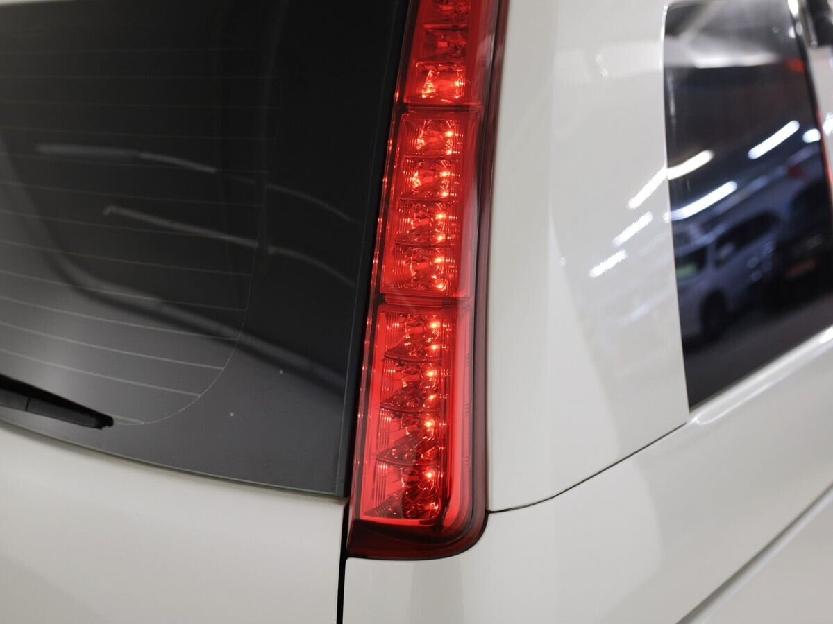 Toyota ISis 2010 - фото автомобиля