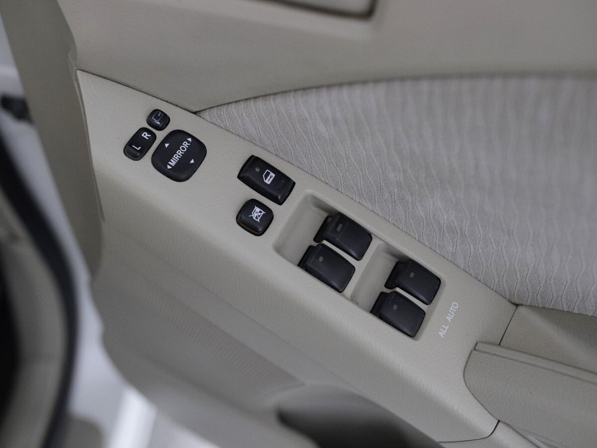 Toyota ISis 2010 - фото автомобиля