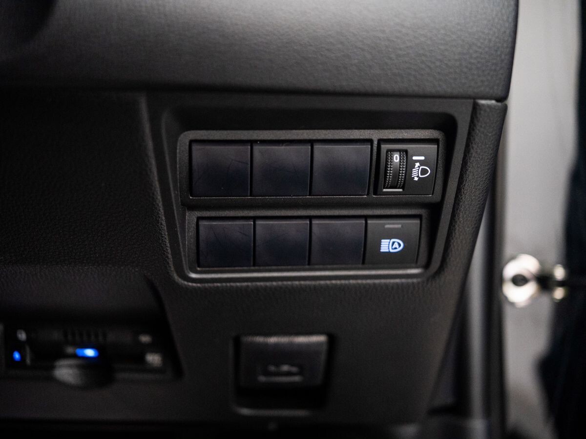 Toyota Yaris 2021 - фото автомобиля